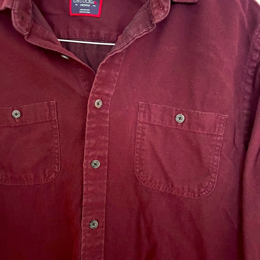 UNTUCKit Maroon 100% Cotton Mens Button Down Shirt In Medium. Casual Preppy